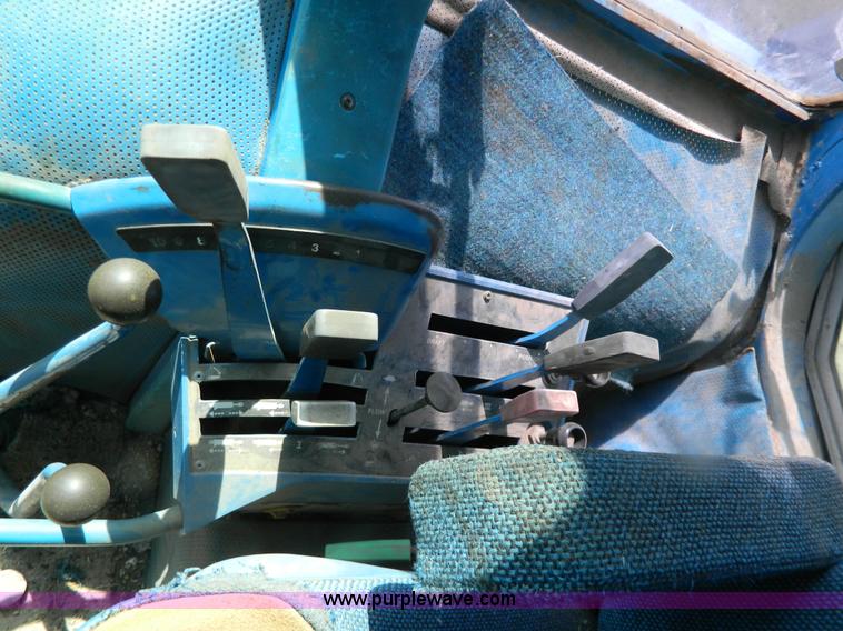 image for item G7830 1977 Ford 9700 tractor