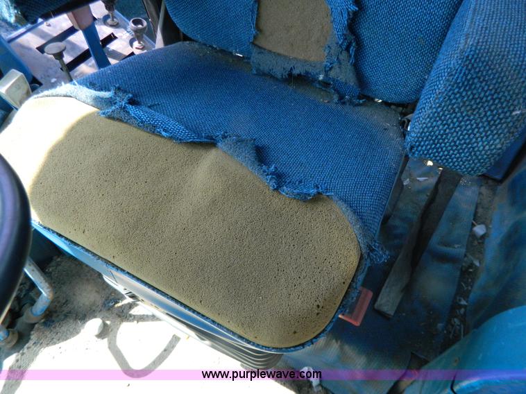 image for item G7830 1977 Ford 9700 tractor