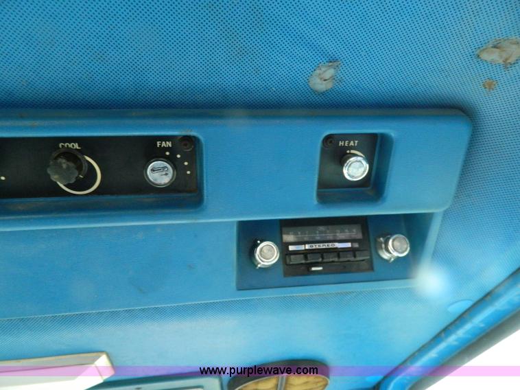 image for item G7830 1977 Ford 9700 tractor