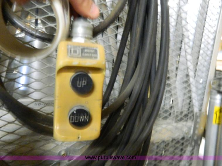 image for item W9026 Aluminum Power Scope man lift