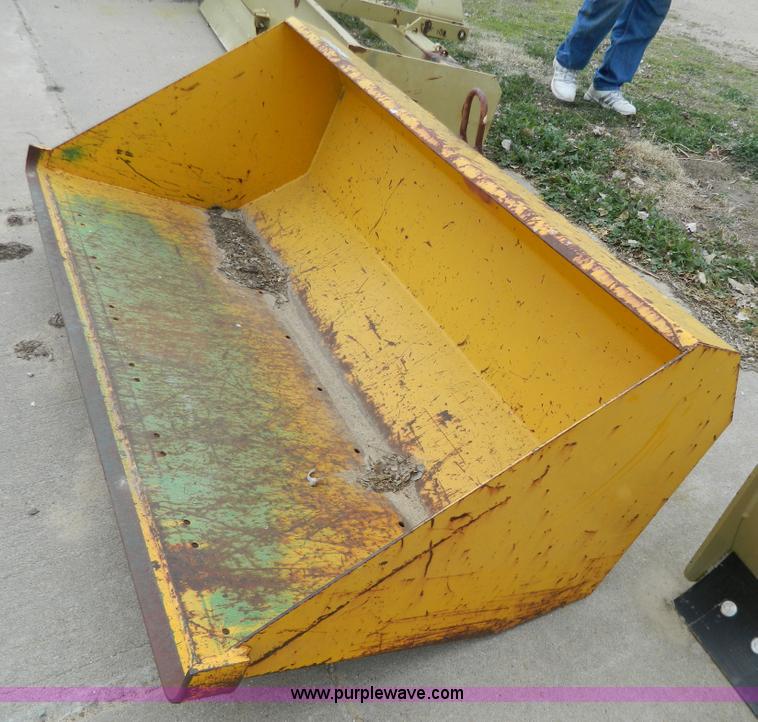 image for item W9032 61" smooth edge loader bucket