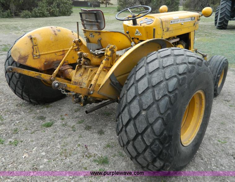 image for item W9034 Massey-Ferguson 2135 turf tractor