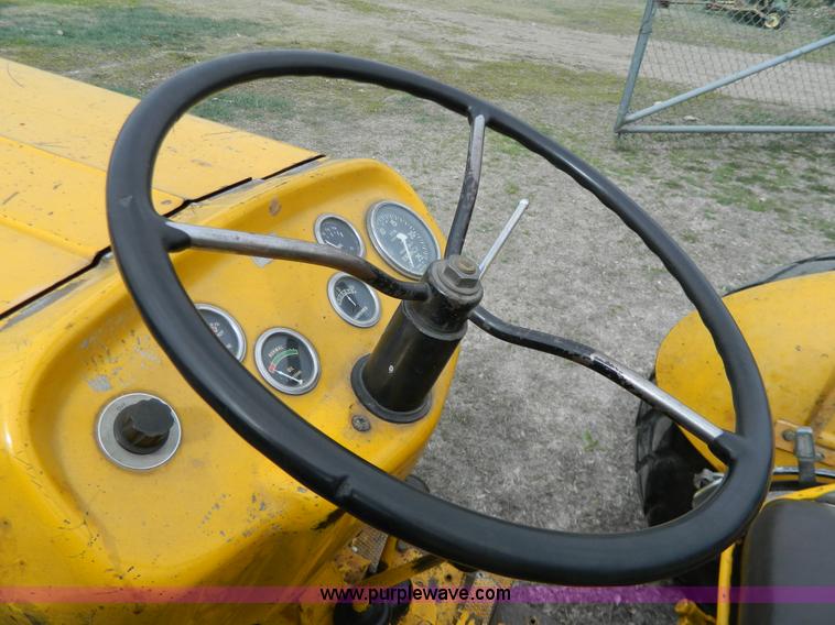 image for item W9034 Massey-Ferguson 2135 turf tractor