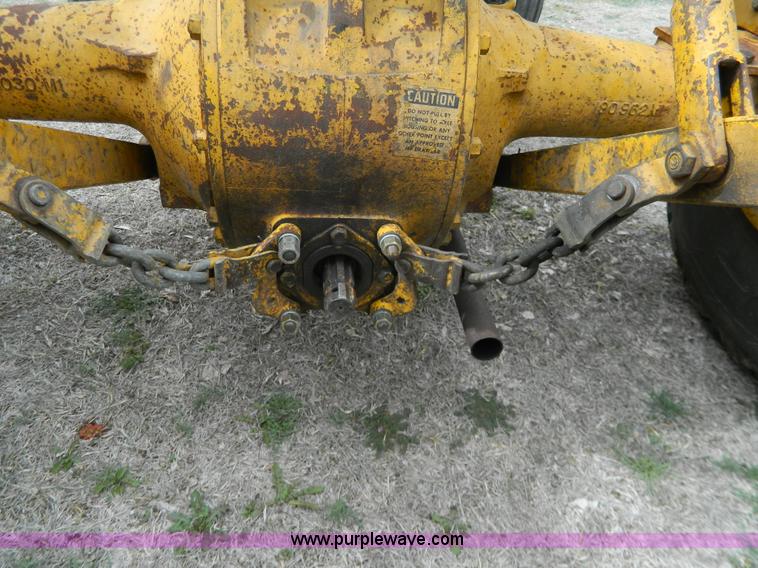 image for item W9034 Massey-Ferguson 2135 turf tractor