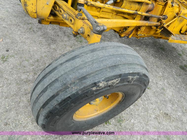 image for item W9034 Massey-Ferguson 2135 turf tractor