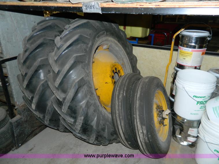 image for item W9034 Massey-Ferguson 2135 turf tractor