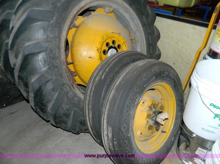 image for item W9034 Massey-Ferguson 2135 turf tractor