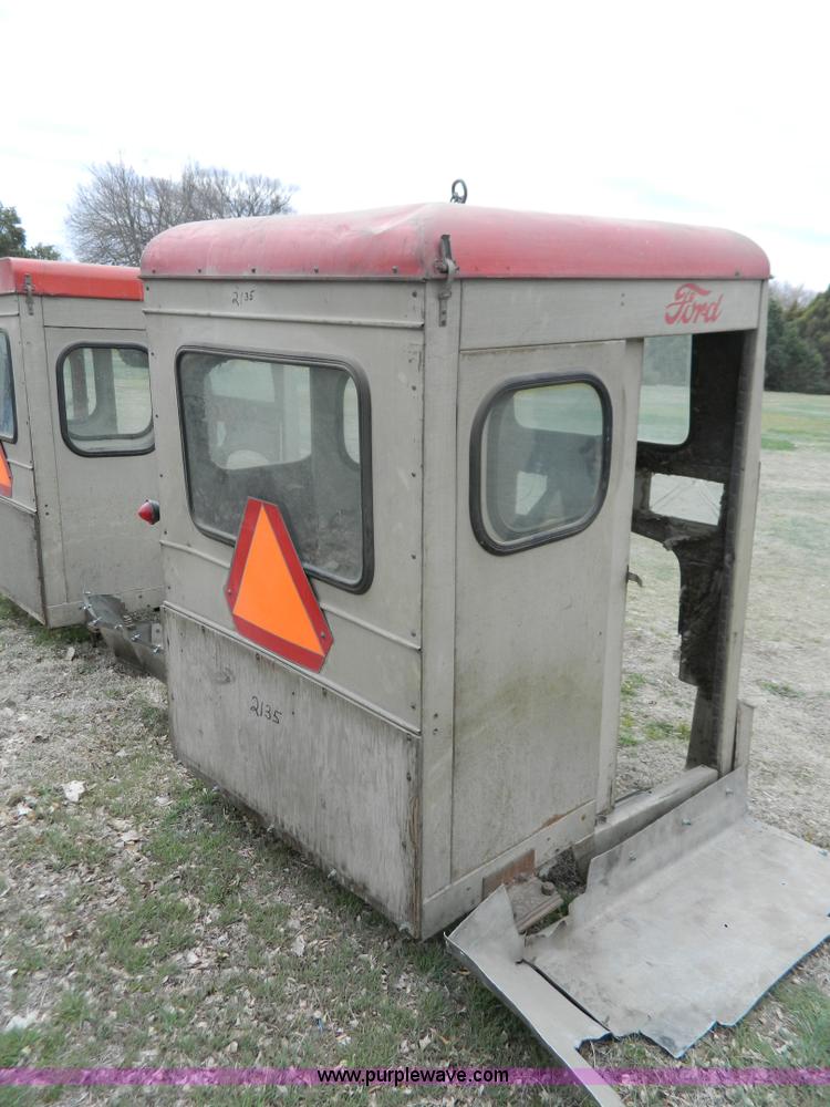 image for item W9036 Massey Ferguson 2135 tractor cab