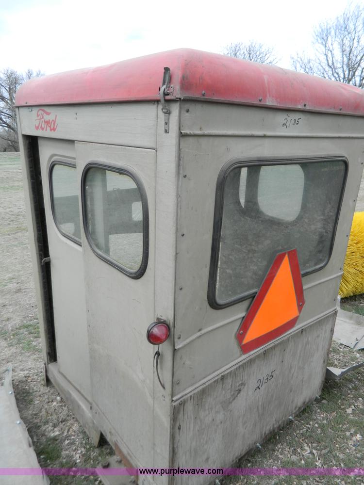 image for item W9036 Massey Ferguson 2135 tractor cab