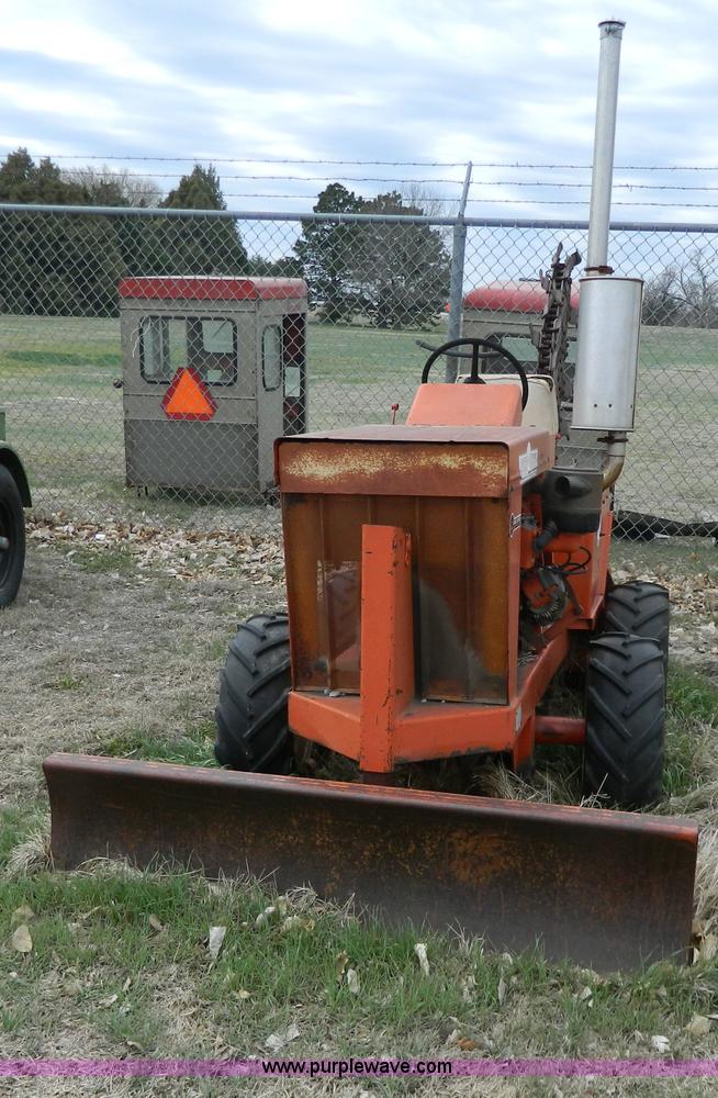 image for item W9041 Ditch Witch J20-D trencher