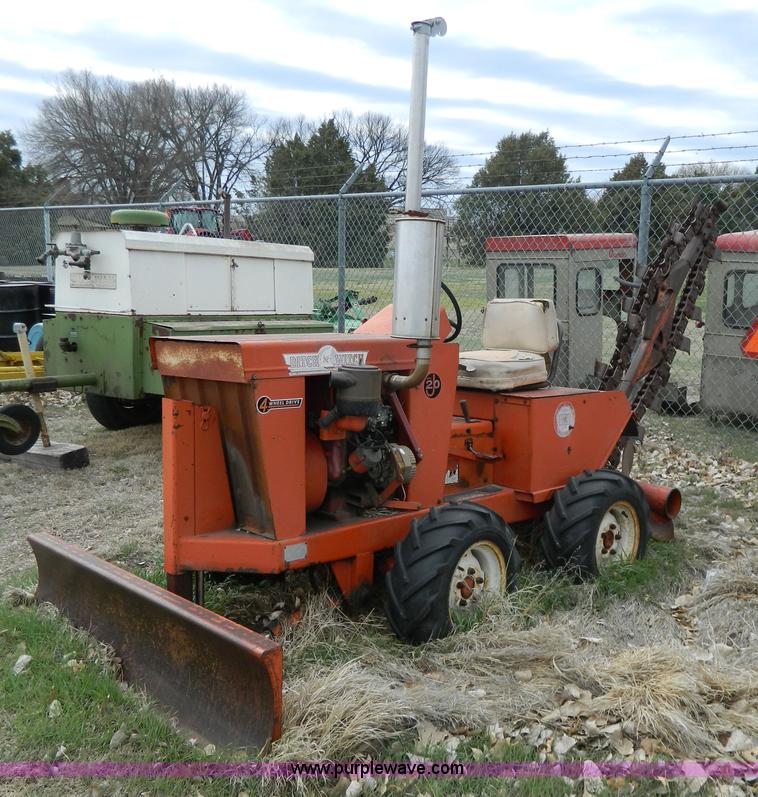 image for item W9041 Ditch Witch J20-D trencher