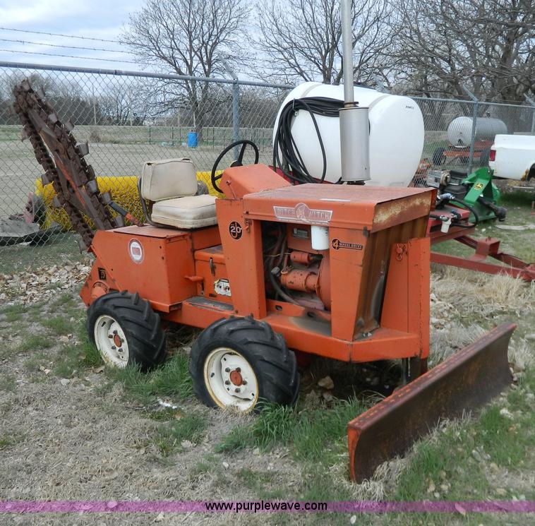 image for item W9041 Ditch Witch J20-D trencher