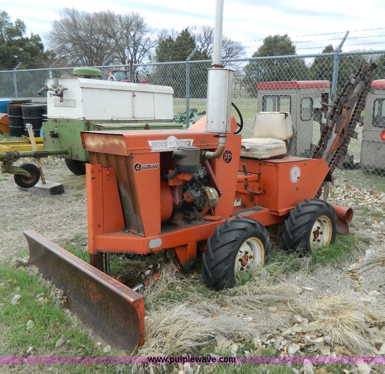 image for item W9041 Ditch Witch J20-D trencher