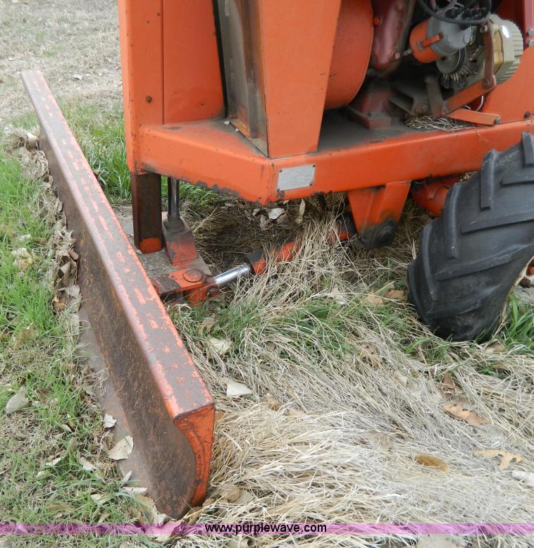 image for item W9041 Ditch Witch J20-D trencher