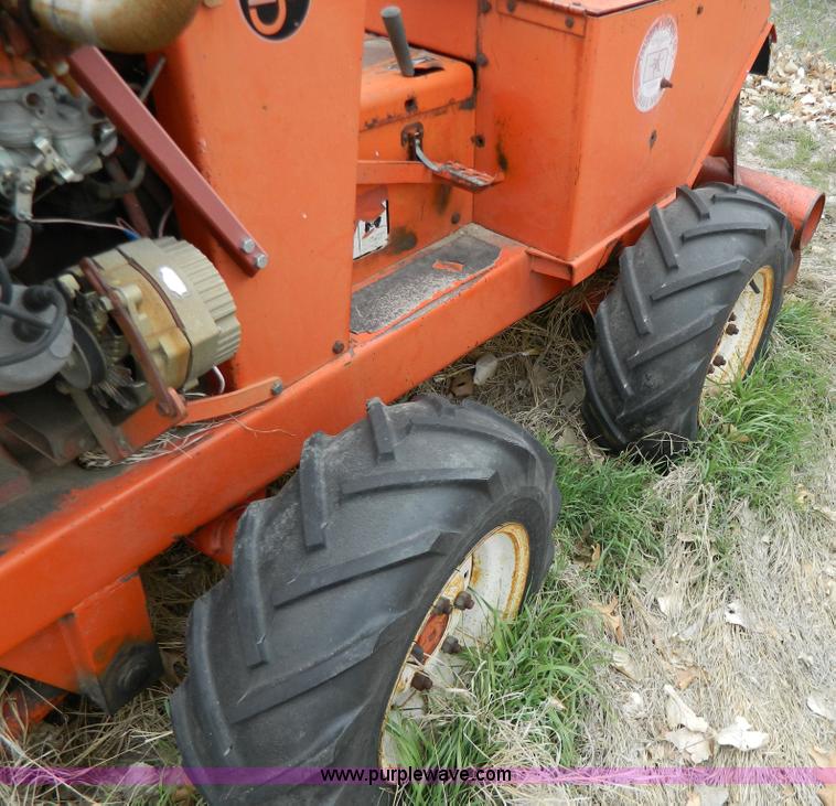 image for item W9041 Ditch Witch J20-D trencher