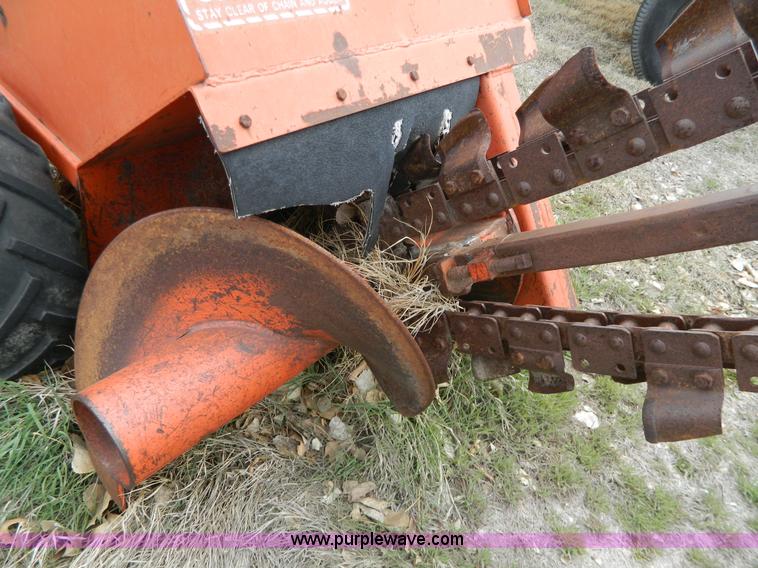 image for item W9041 Ditch Witch J20-D trencher