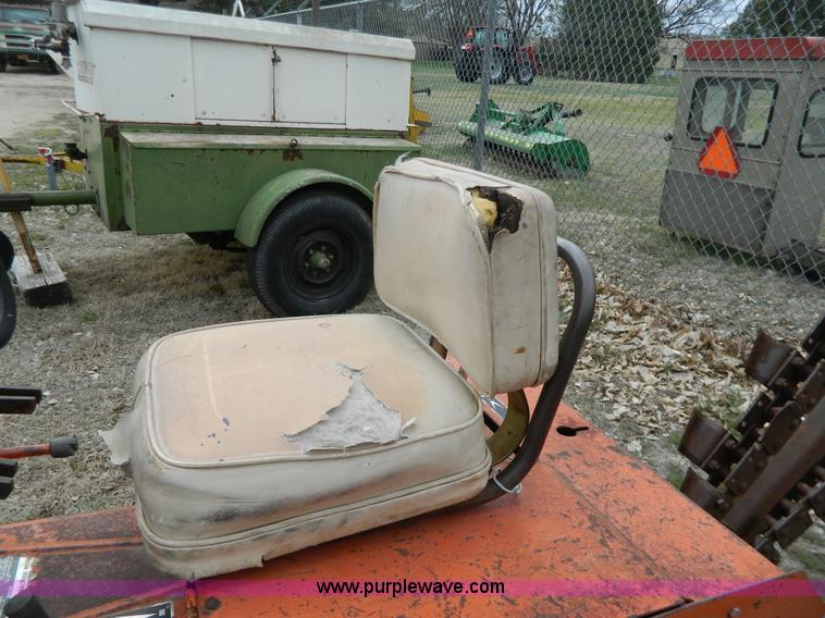 image for item W9041 Ditch Witch J20-D trencher