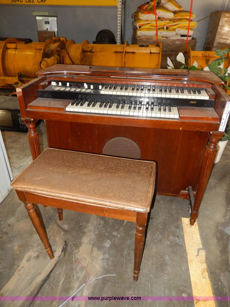 Hammond M2 organ in Merriam, KS Item W9907 sold Purple Wave