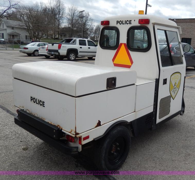 image for item W9979 1998 Cushman utility vehicle