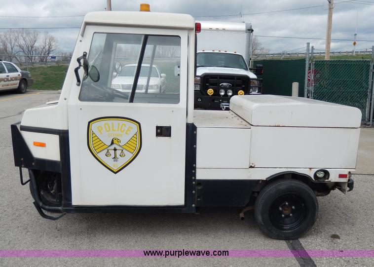 image for item W9979 1998 Cushman utility vehicle
