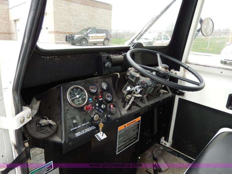 image for item W9979 1998 Cushman utility vehicle