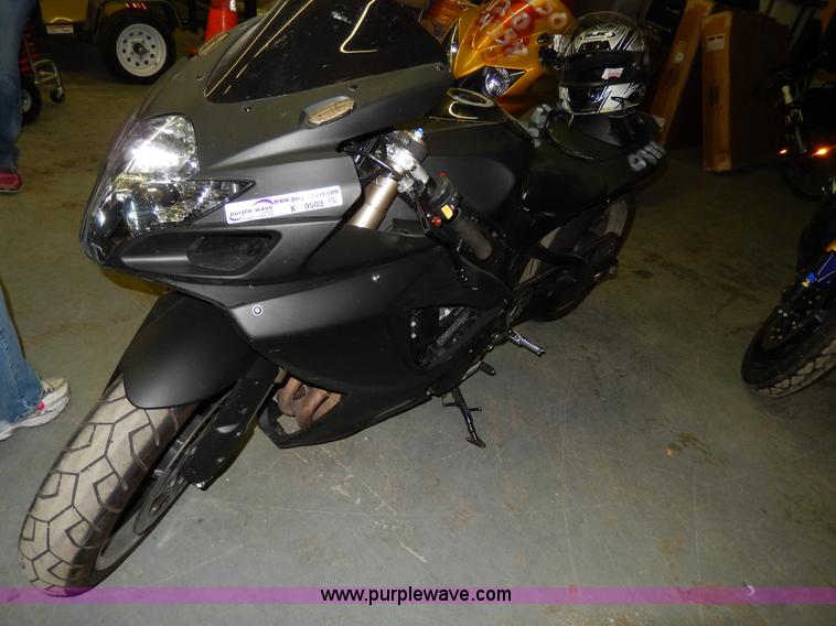 image for item X9503 2006 Suzuki R600 motorcycle