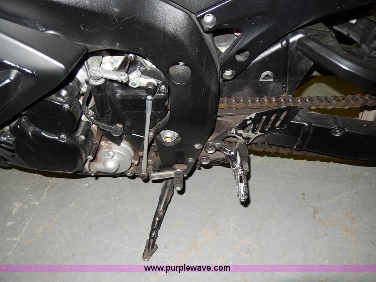 image for item X9503 2006 Suzuki R600 motorcycle