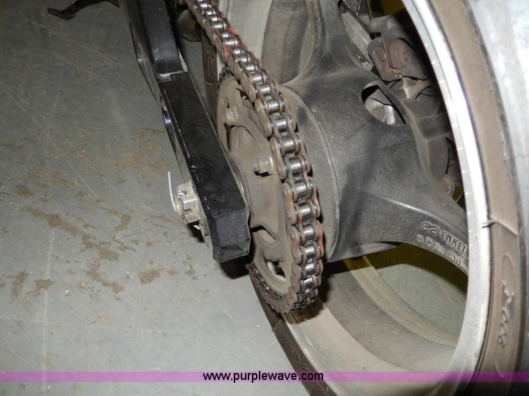 image for item X9503 2006 Suzuki R600 motorcycle