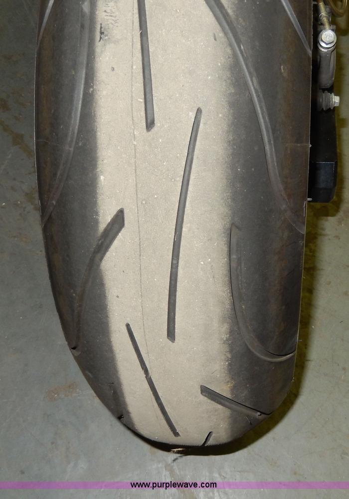 image for item X9503 2006 Suzuki R600 motorcycle