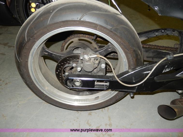 image for item X9503 2006 Suzuki R600 motorcycle