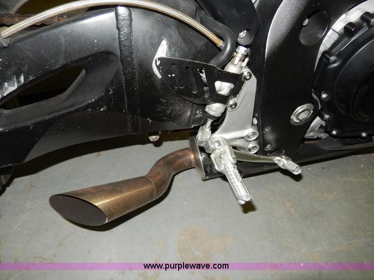 image for item X9503 2006 Suzuki R600 motorcycle