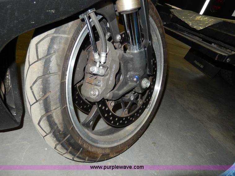 image for item X9503 2006 Suzuki R600 motorcycle