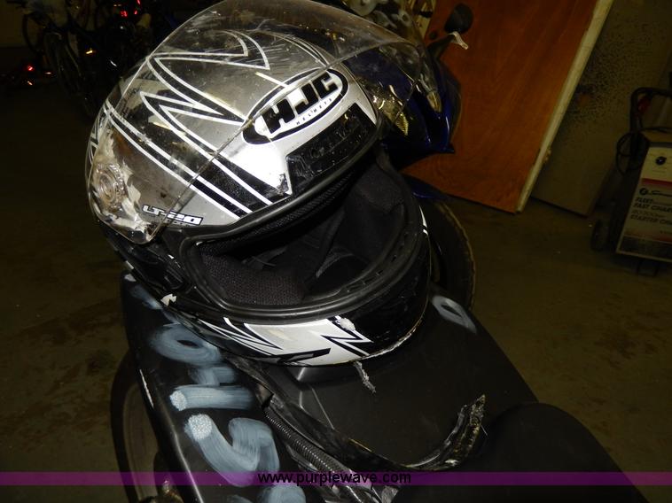 image for item X9503 2006 Suzuki R600 motorcycle