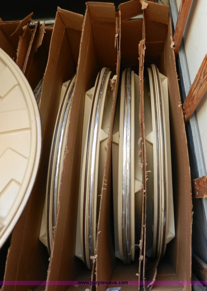 image for item X9617 (47) 5' round folding tables