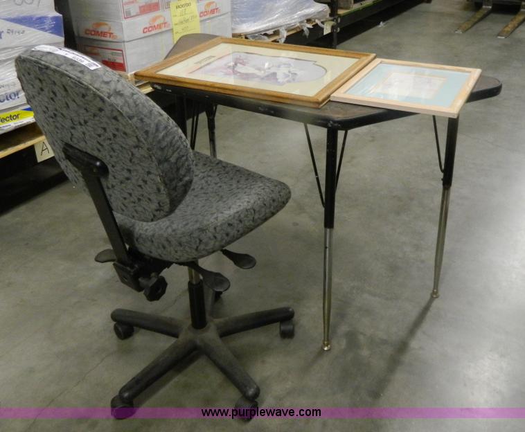 image for item Y9339 Assorted office equipment