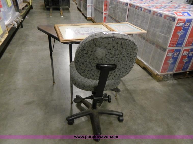 image for item Y9339 Assorted office equipment