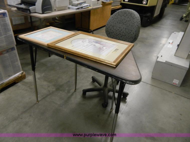 image for item Y9339 Assorted office equipment