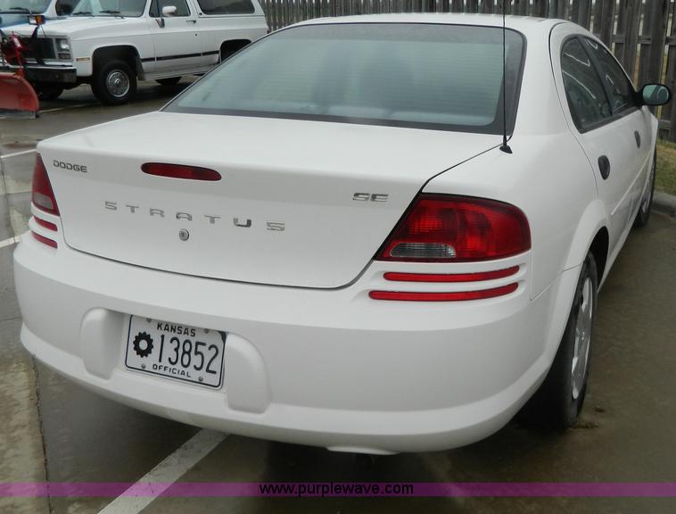 image for item Y9343 2004 Dodge Stratus SE