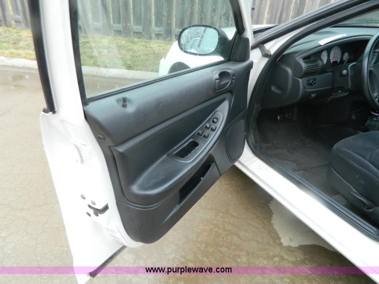 image for item Y9343 2004 Dodge Stratus SE