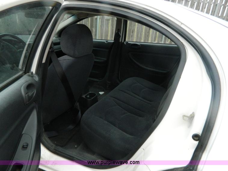 image for item Y9343 2004 Dodge Stratus SE