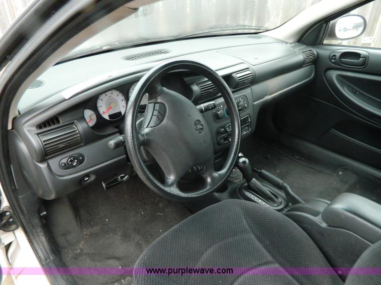 image for item Y9343 2004 Dodge Stratus SE
