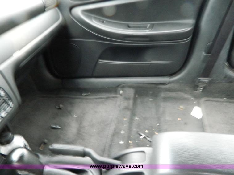 image for item Y9343 2004 Dodge Stratus SE