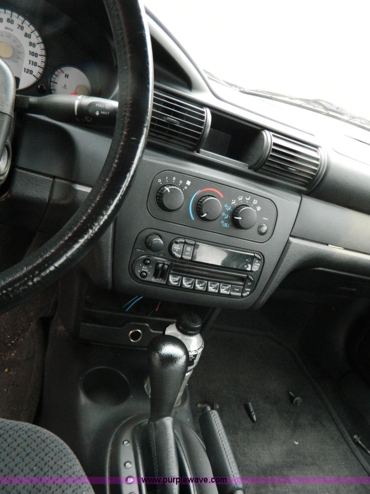 image for item Y9343 2004 Dodge Stratus SE