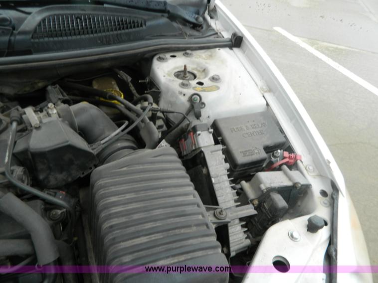 image for item Y9343 2004 Dodge Stratus SE