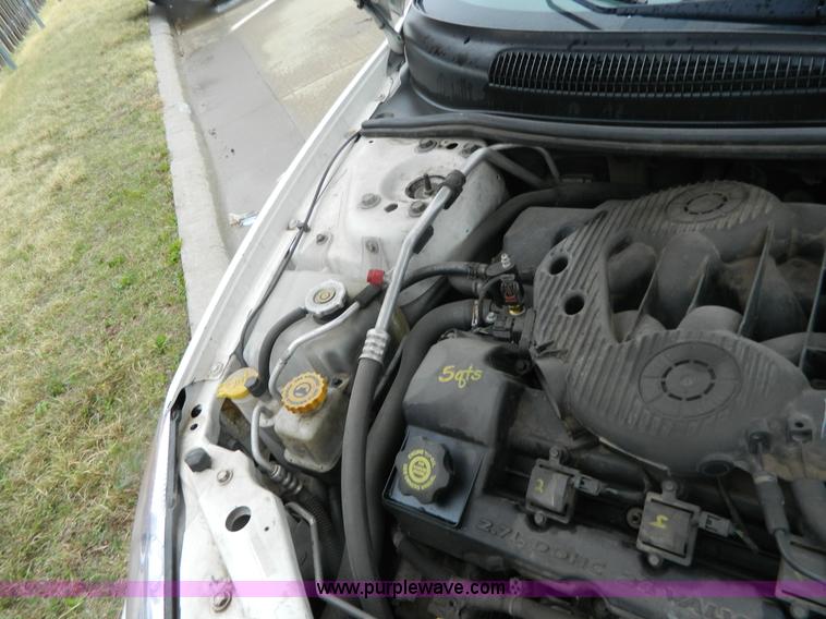 image for item Y9343 2004 Dodge Stratus SE