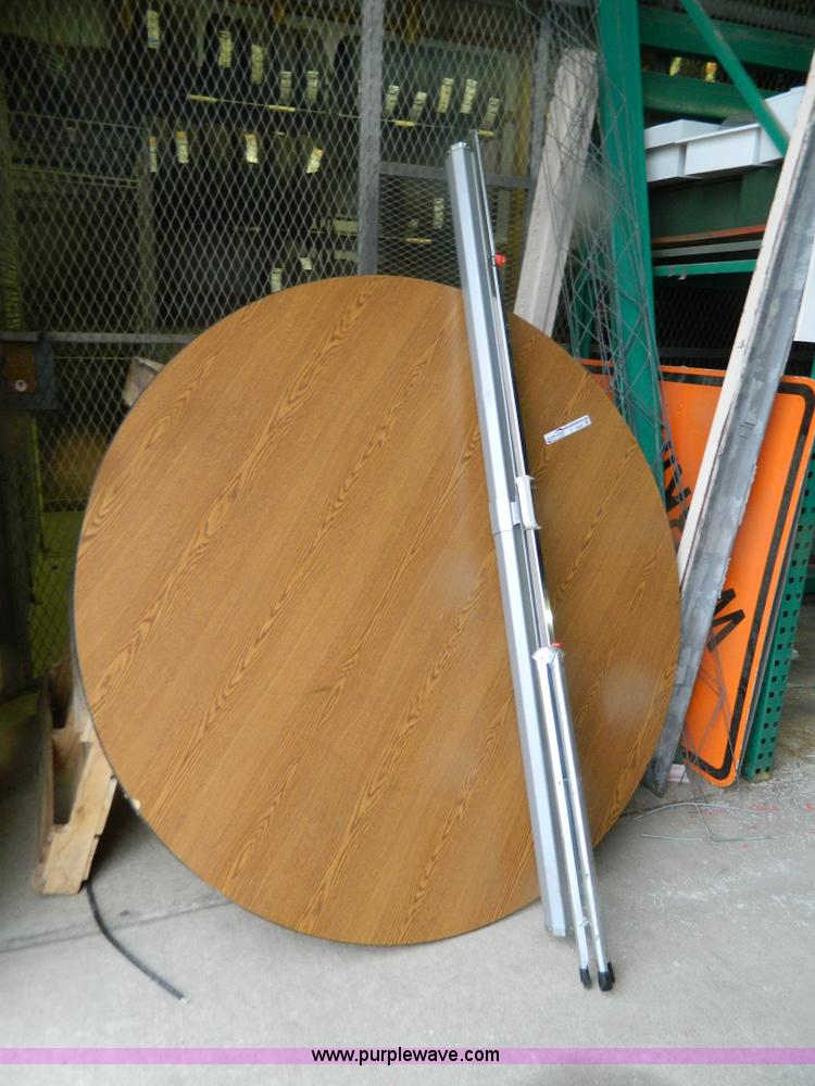 image for item Y9344 Round folding table