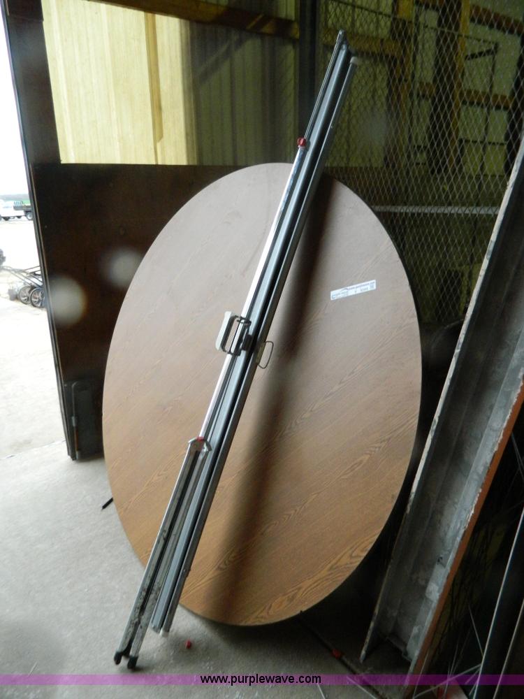 image for item Y9344 Round folding table