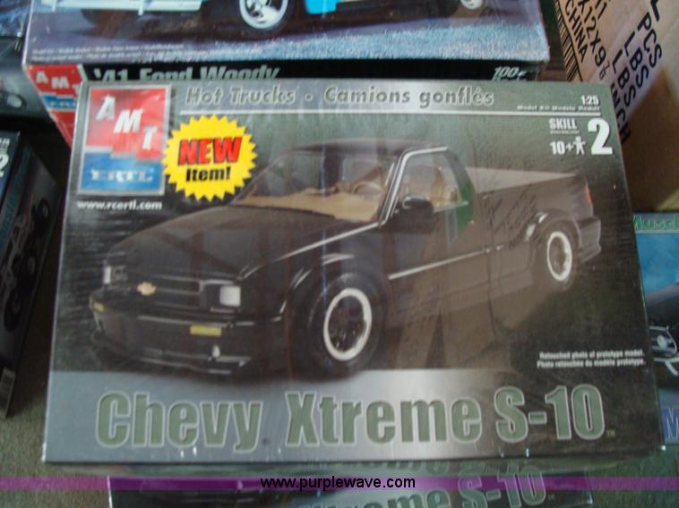 image for item Y9357 Assorted scale models