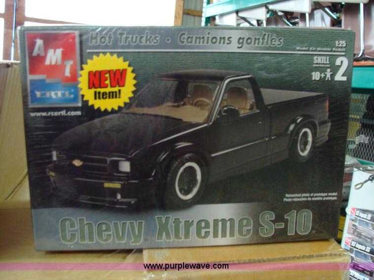 image for item Y9357 Assorted scale models