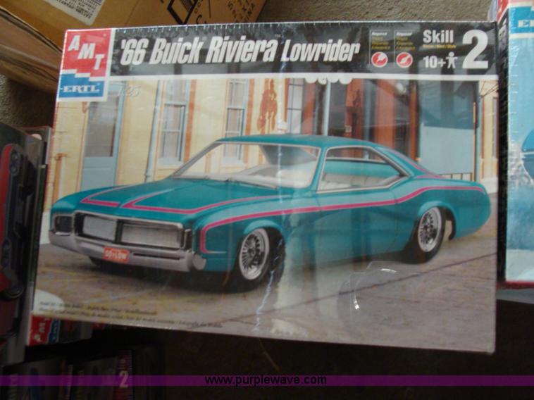 image for item Y9357 Assorted scale models